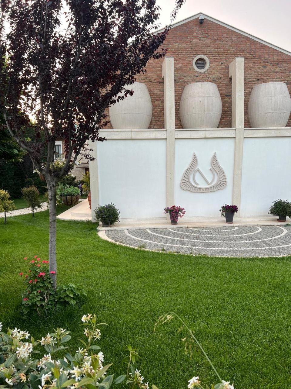 Nurellari Winery Cellar And Guest House Берат Екстериор снимка